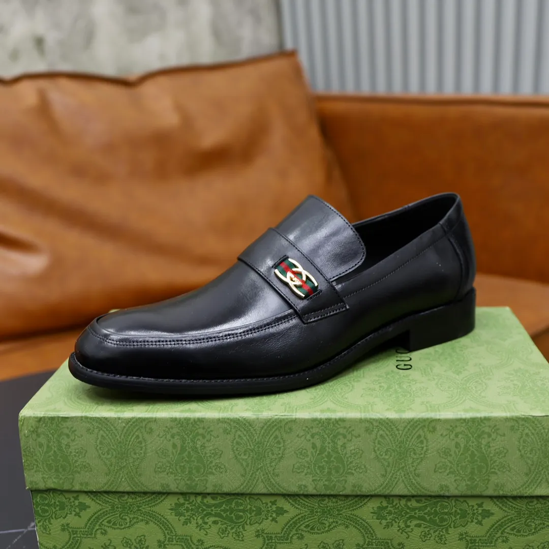 Men's shoes: 250🙅‍♂️🙅‍♂️🙅‍♂️Niuli Brand: GUCCI Size: 38-44 (45 can be customized) Level: Counter classic Material: Original soft cowhide upper Comfortable cowhide lining Original lightweight outsole Style category: Business casual footwear Driving leather shoes Color: Actual picture color